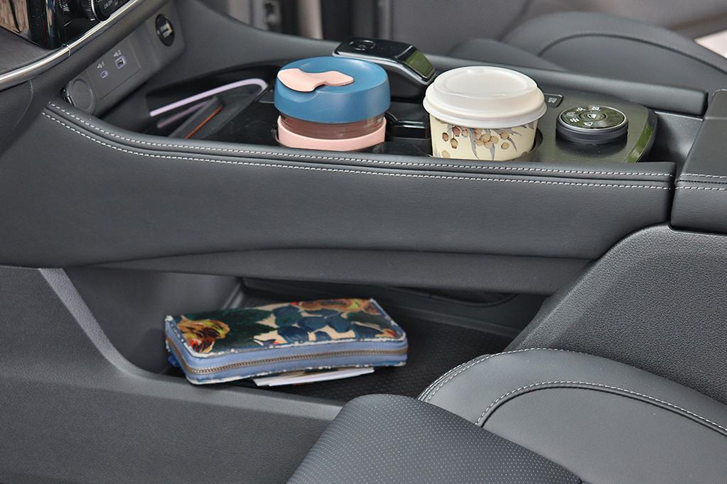 Where Should You Store Everyday Essentials Inside Your Car?