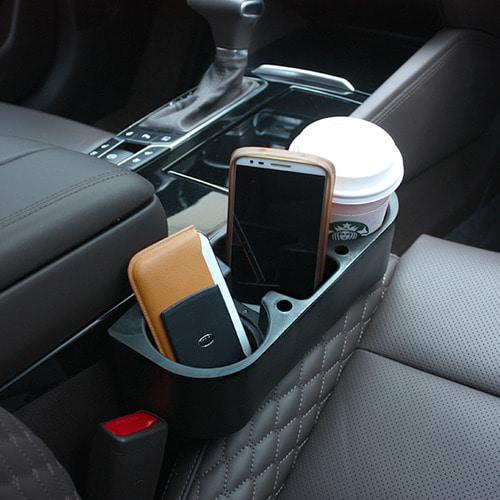 How to Keep Cups, Phones, and Small Items Organized While Driving